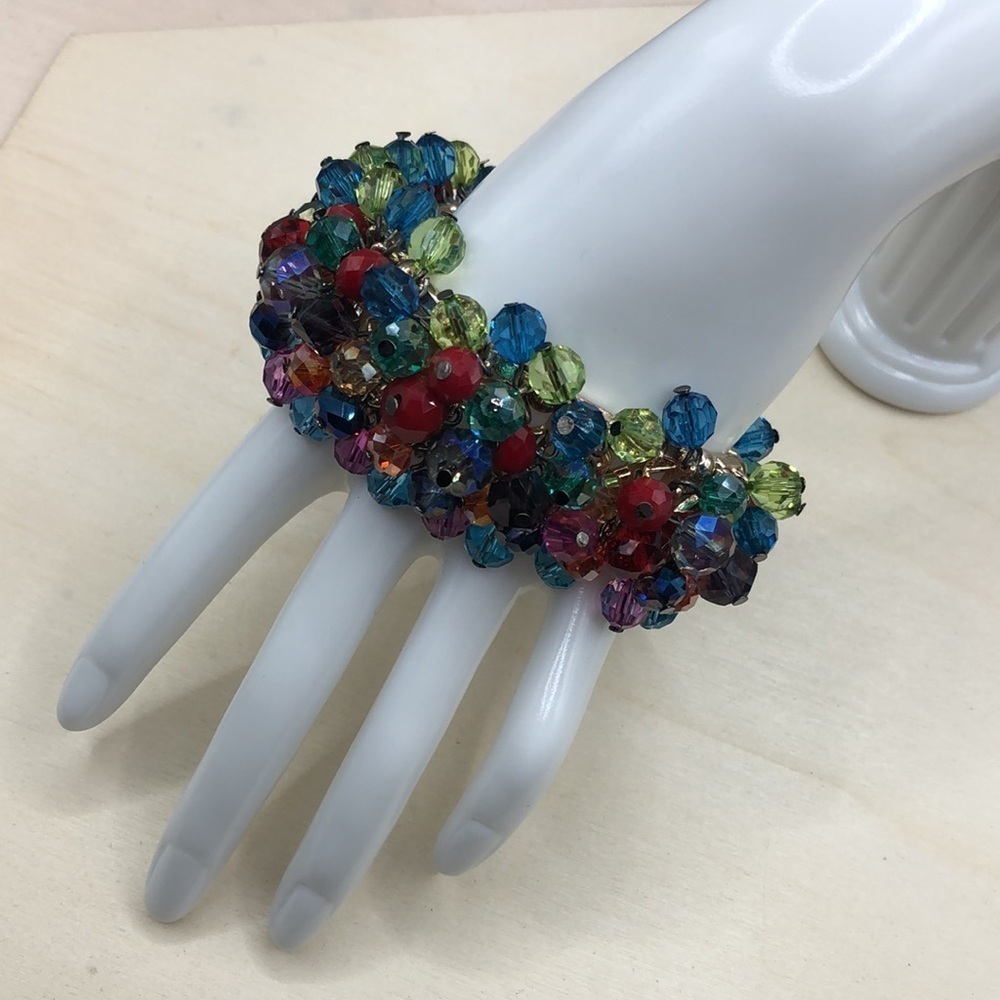 Retro cha cha style dangle bead colorful stretch bracelet.